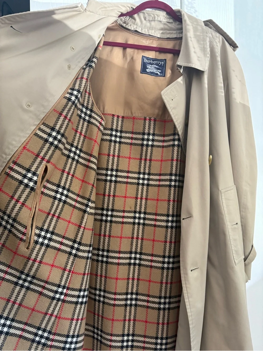 Burberry zippered label